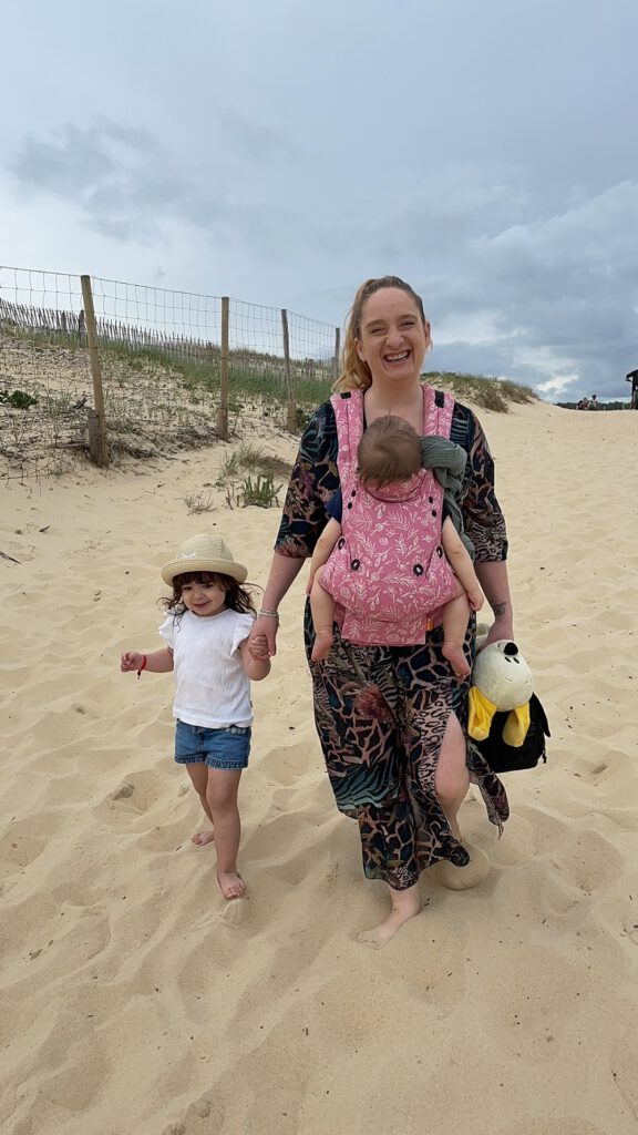 strand Contis Plage Frankrijk lachende mama met kindjes