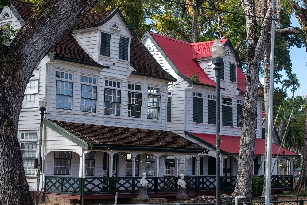 historische panden in de binnenstad van Paramaribo